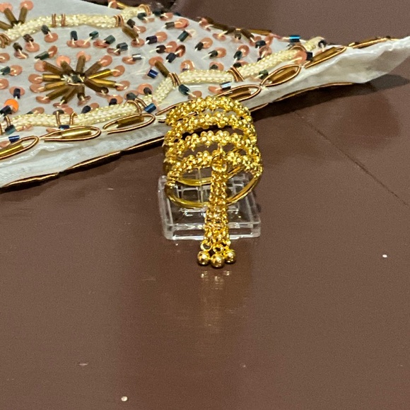 Elegant Gold Tassel Ring - Picture 5 of 7